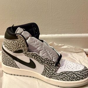 Nike jordan 1 retro high Size 10.5 Label with Black and White Design